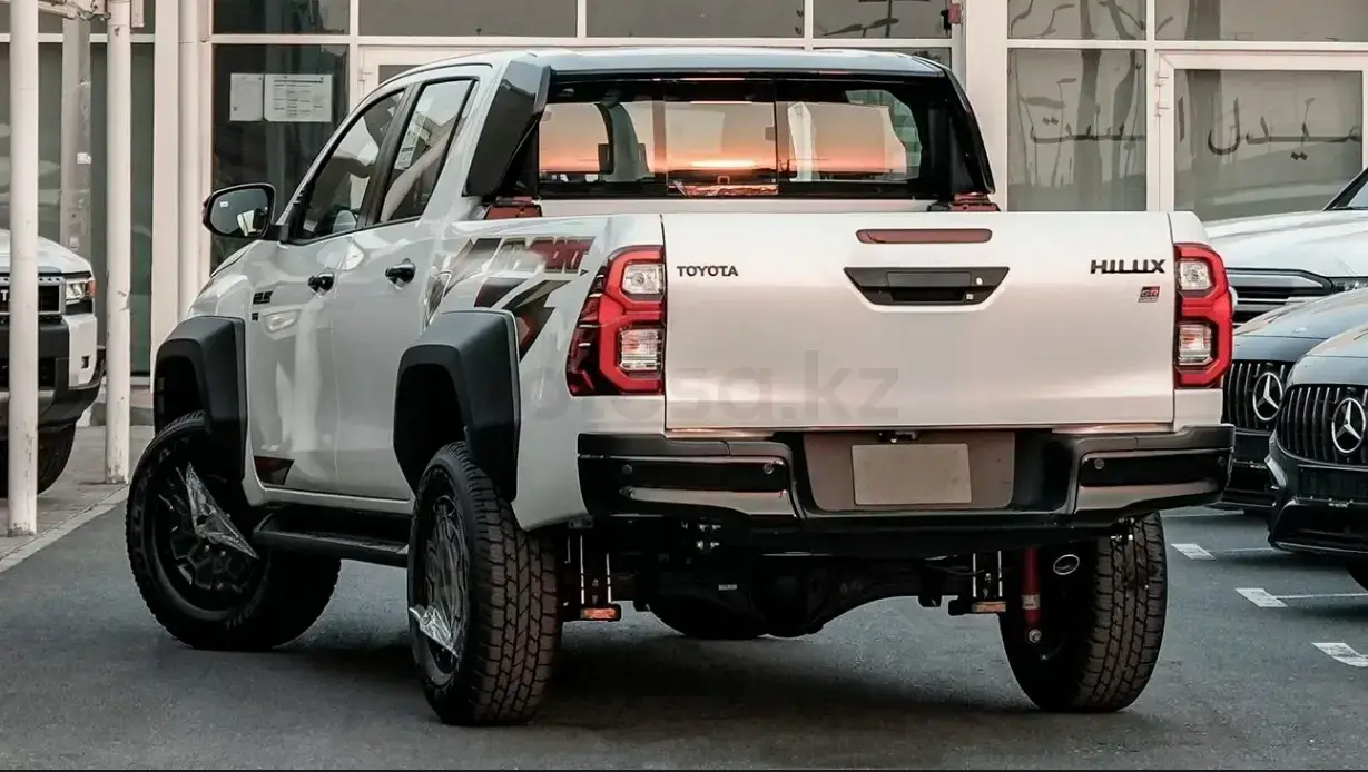 Toyota Hilux 2025 — фото 1 из 5