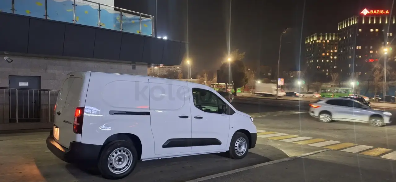 Toyota HiAce 2025 — фото 1 из 5