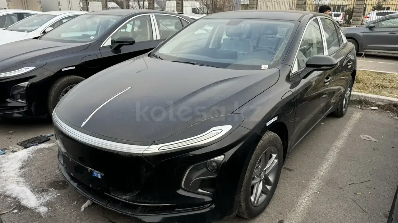 Hongqi E-QM5 2025 — фото 1 из 5