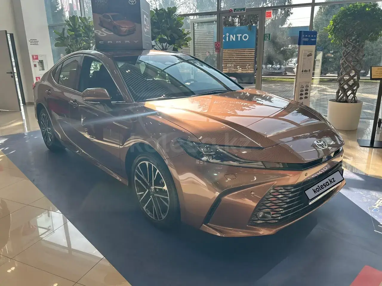 Toyota Camry 2025 — фото 1 из 5