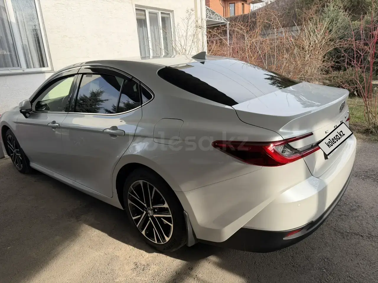 Toyota Camry 2025 — фото 1 из 5