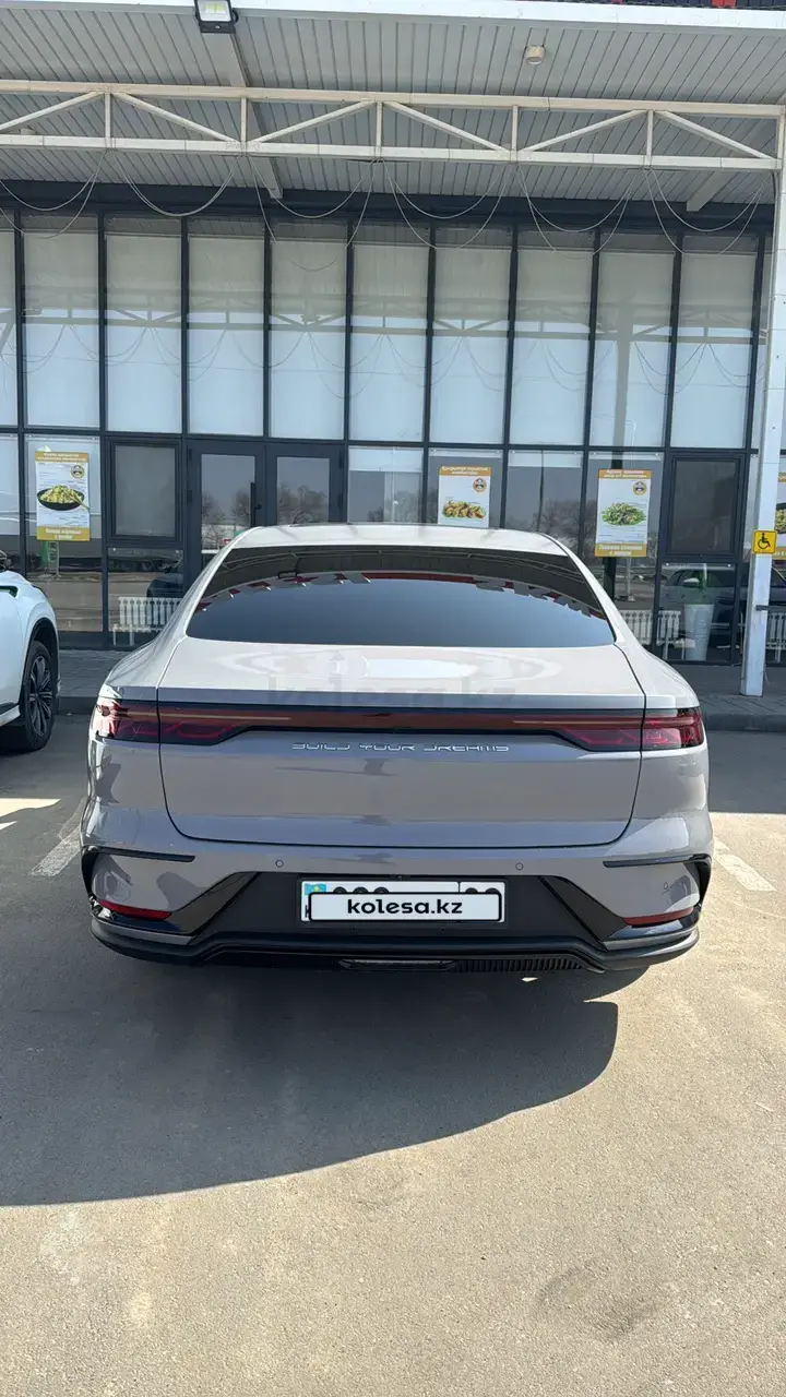 BYD Han 2025 — фото 1 из 5