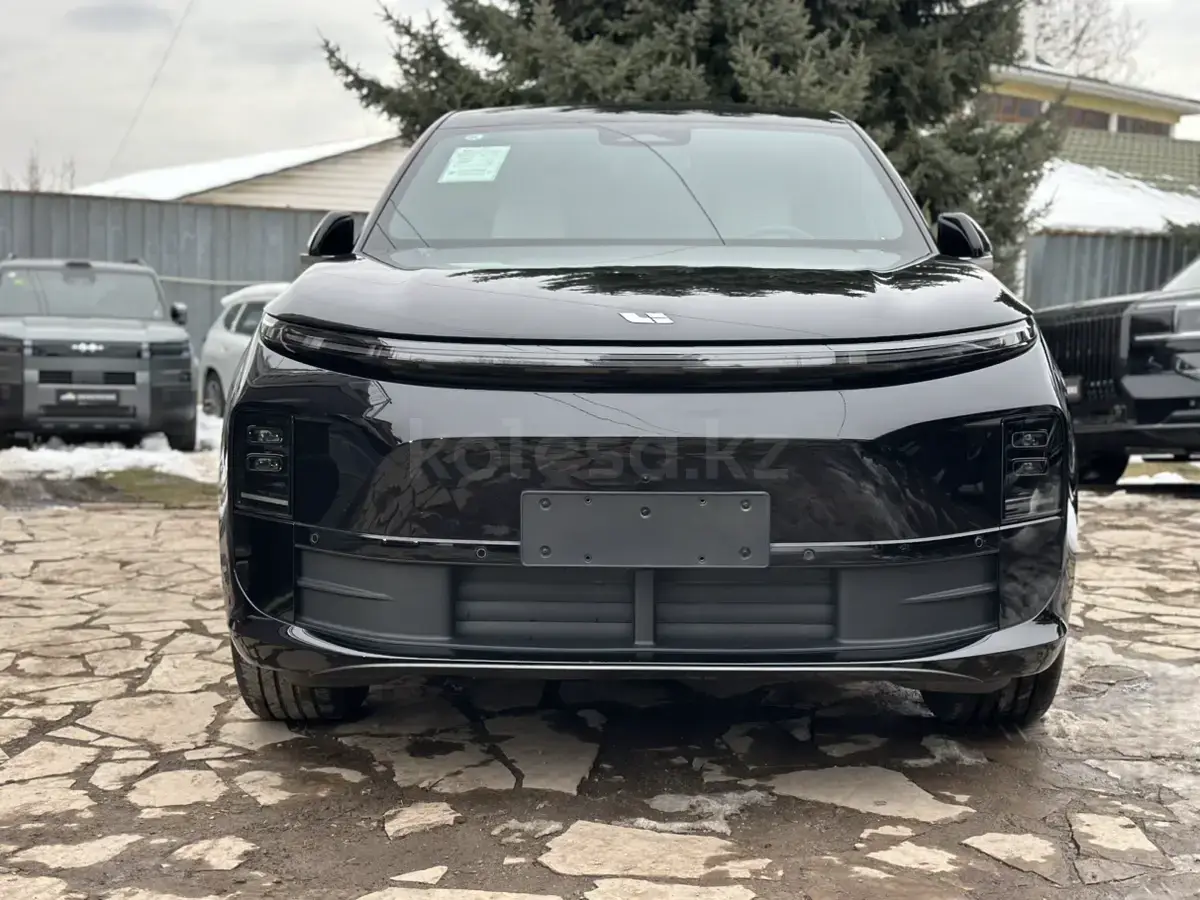 Li Auto L6 2025 — фото 1 из 5