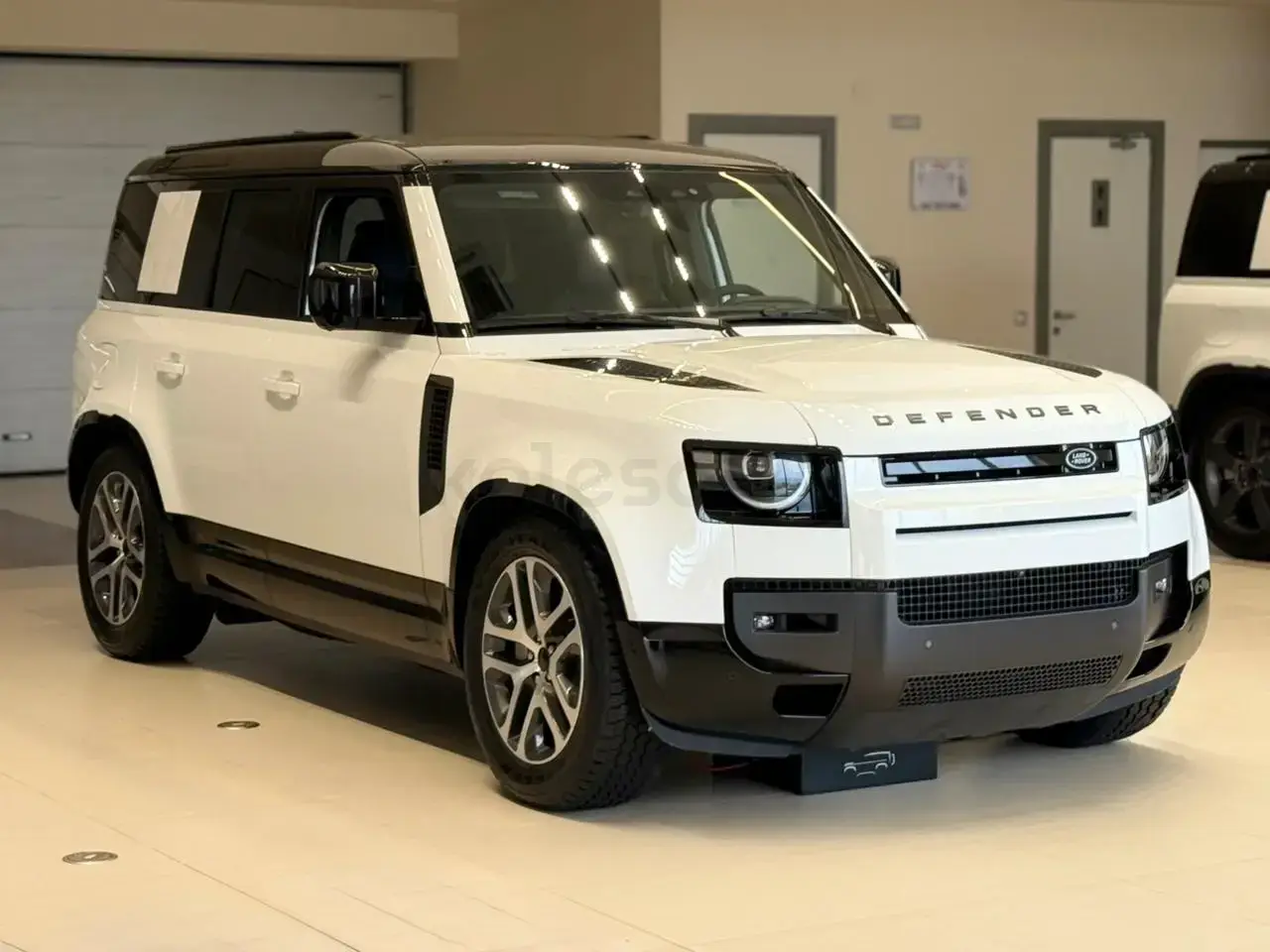Land Rover Defender 2025 — фото 1 из 5