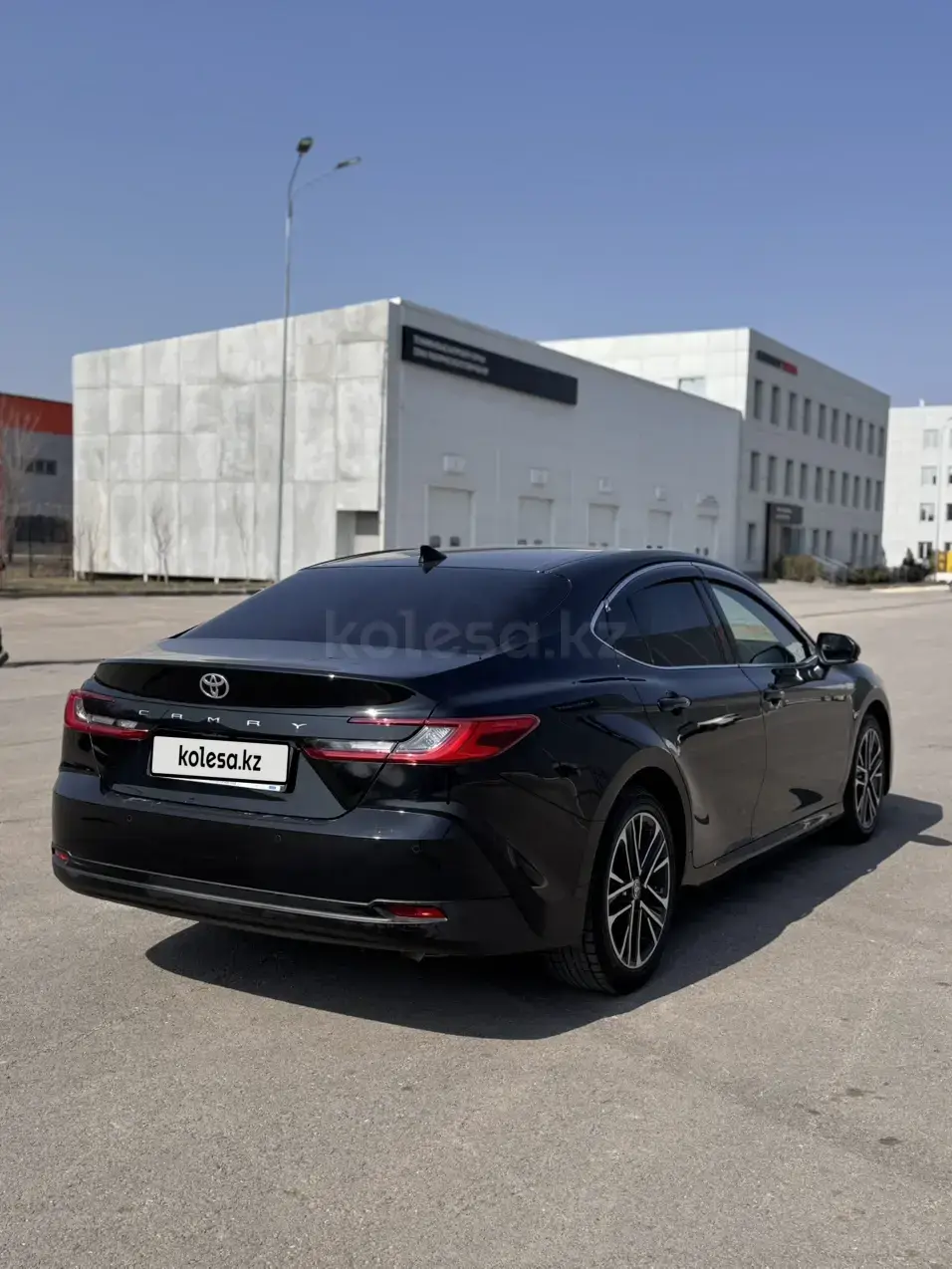 Toyota Camry 2025 — фото 1 из 5