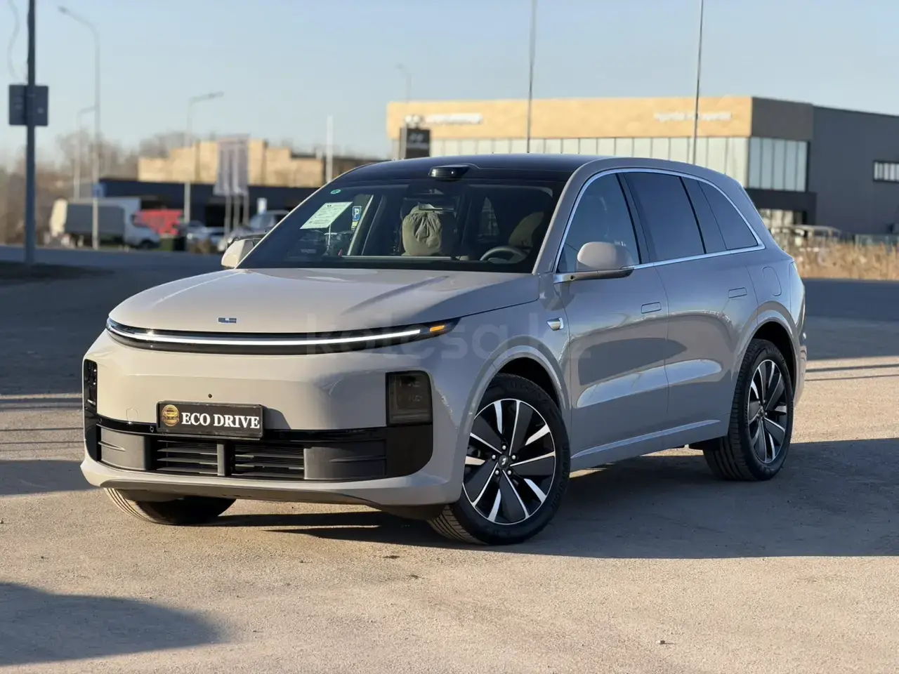 Li Auto L6 2025 — фото 1 из 5