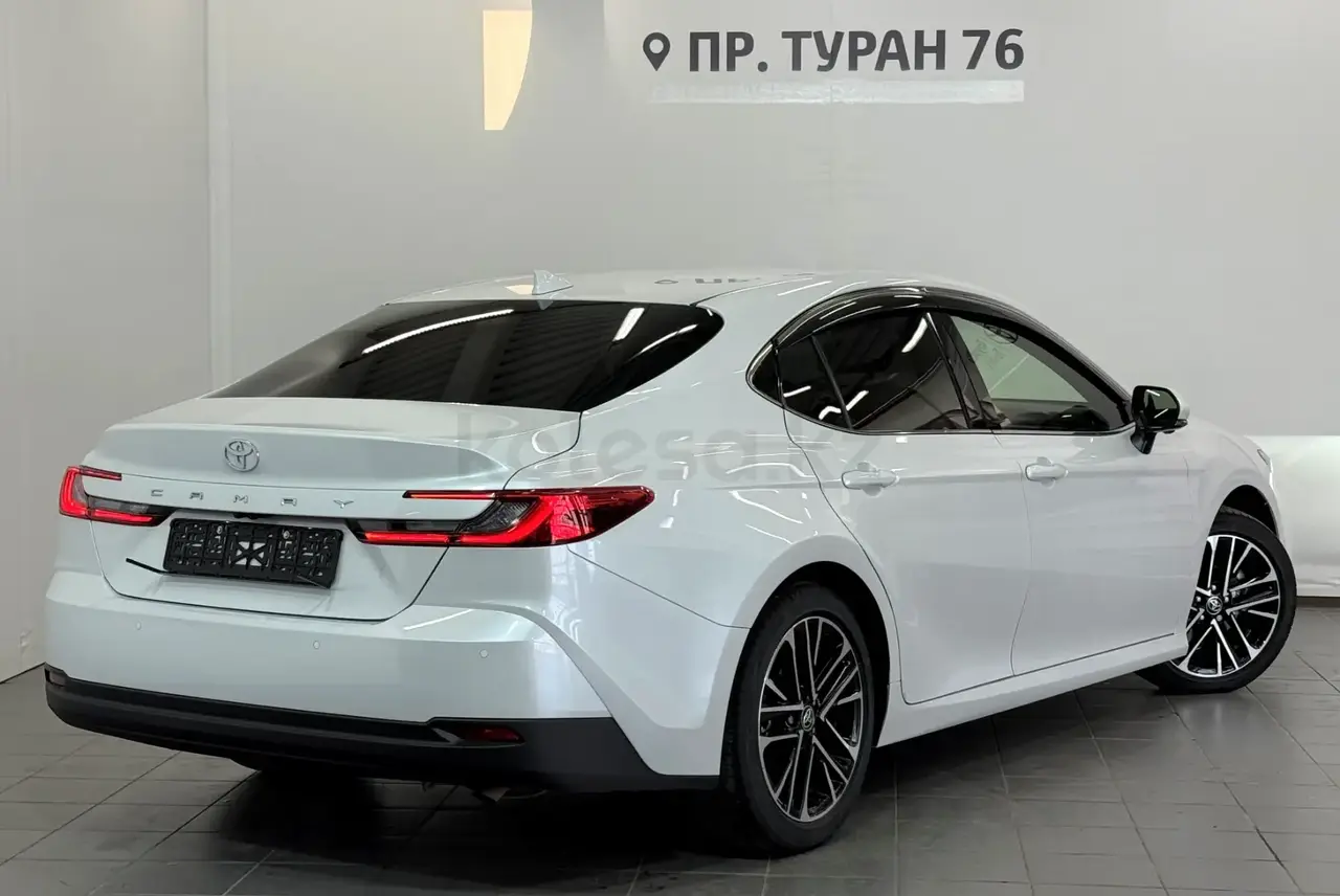 Toyota Camry 2025 — фото 1 из 5