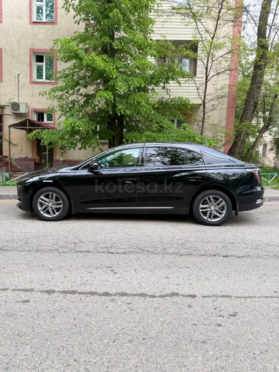 Hongqi E-QM5 2025 — фото 1 из 5