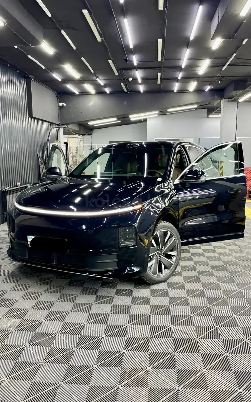 Li Auto L6 2025 — фото 1 из 5