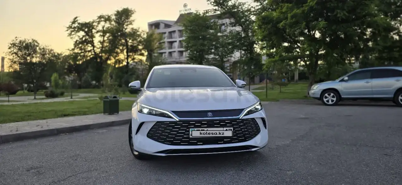 BYD Qin L DM-i 2025 — фото 1 из 5