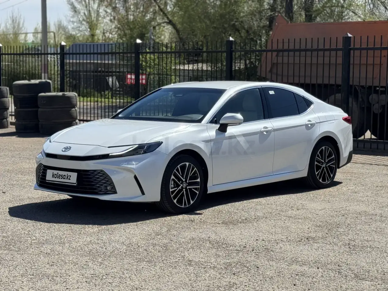 Toyota Camry 2025 — фото 1 из 5