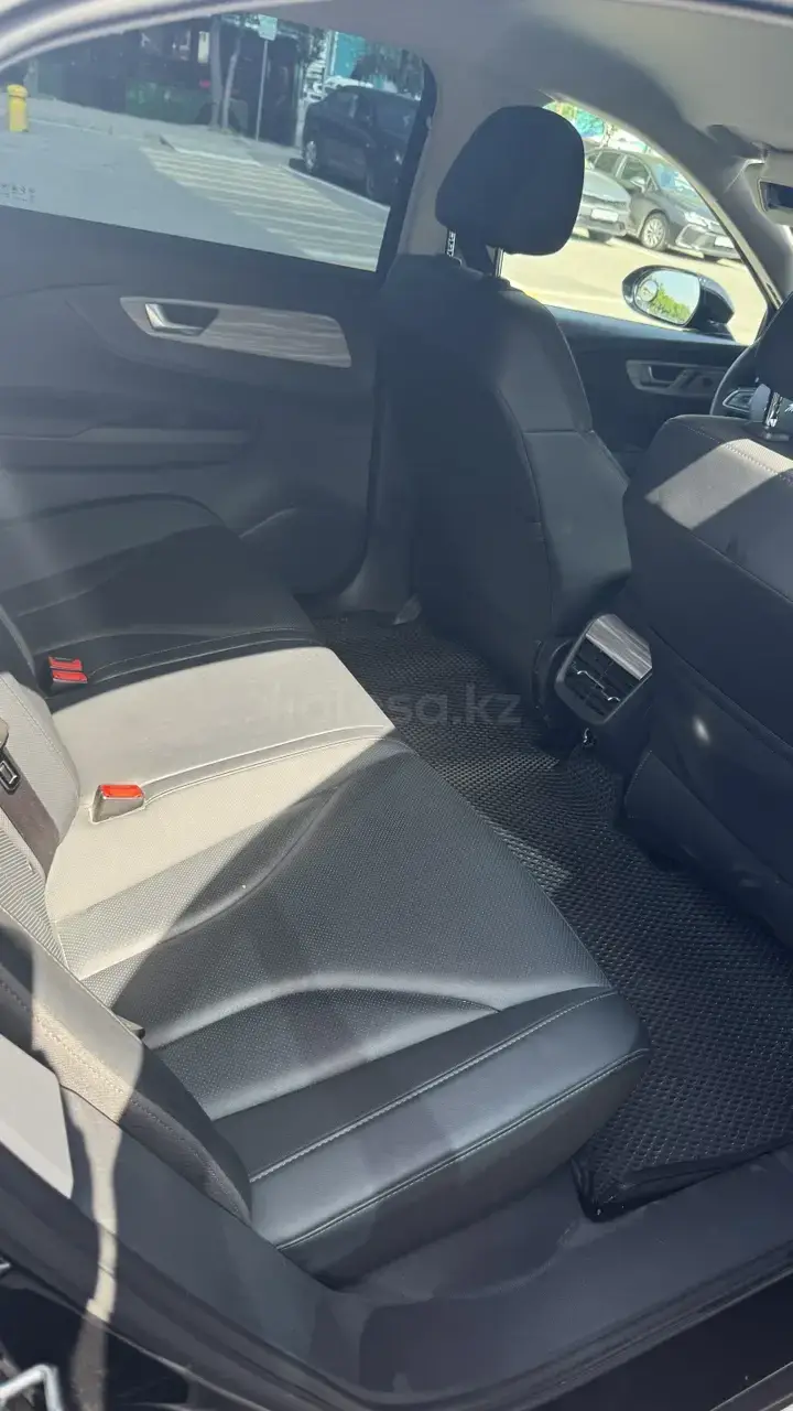 Hongqi E-QM5 2025 — фото 1 из 2