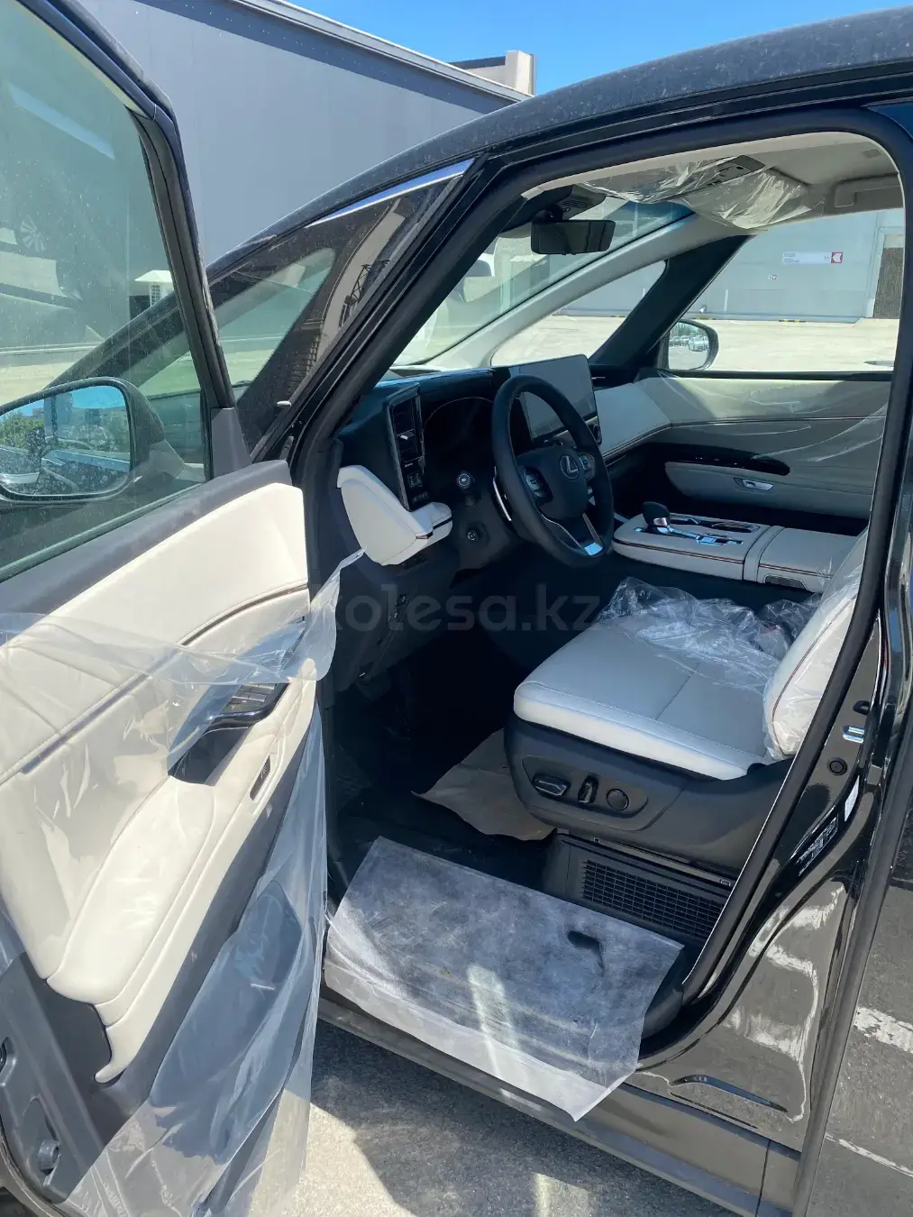 Lexus LM 250h 2026 — фото 1 из 5