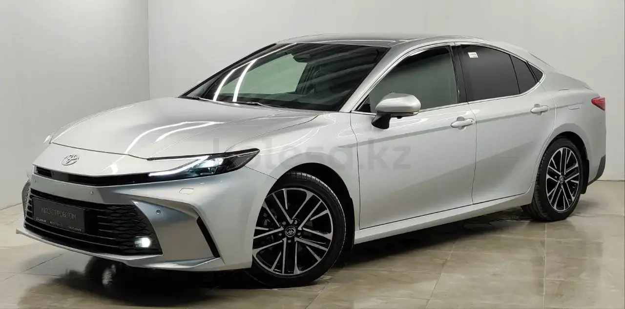 Toyota Camry 2025 — фото 1 из 5