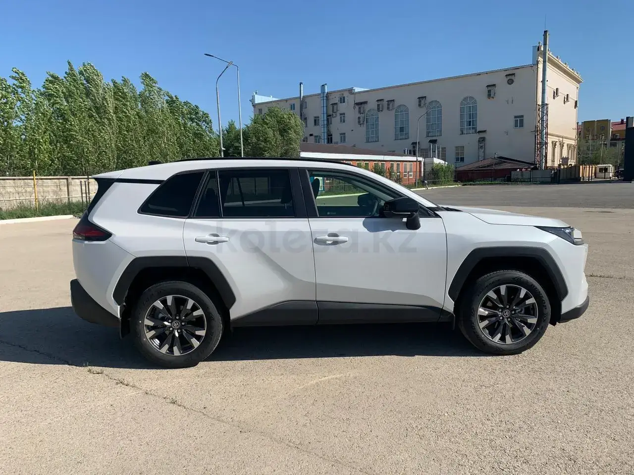 Toyota RAV 4 2026 — фото 1 из 5