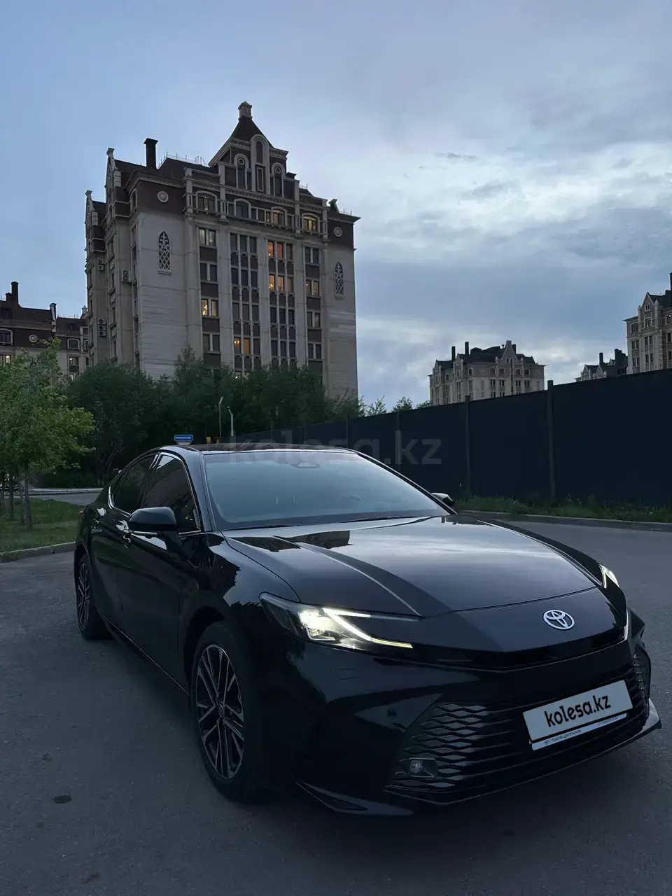 Toyota Camry 2025 — фото 1 из 5