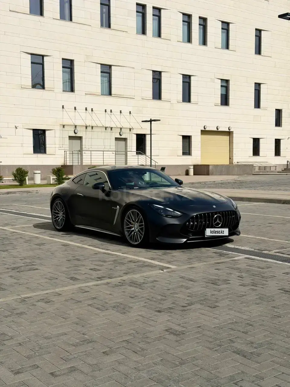 Mercedes-Benz AMG GT 2025 — фото 1 из 5