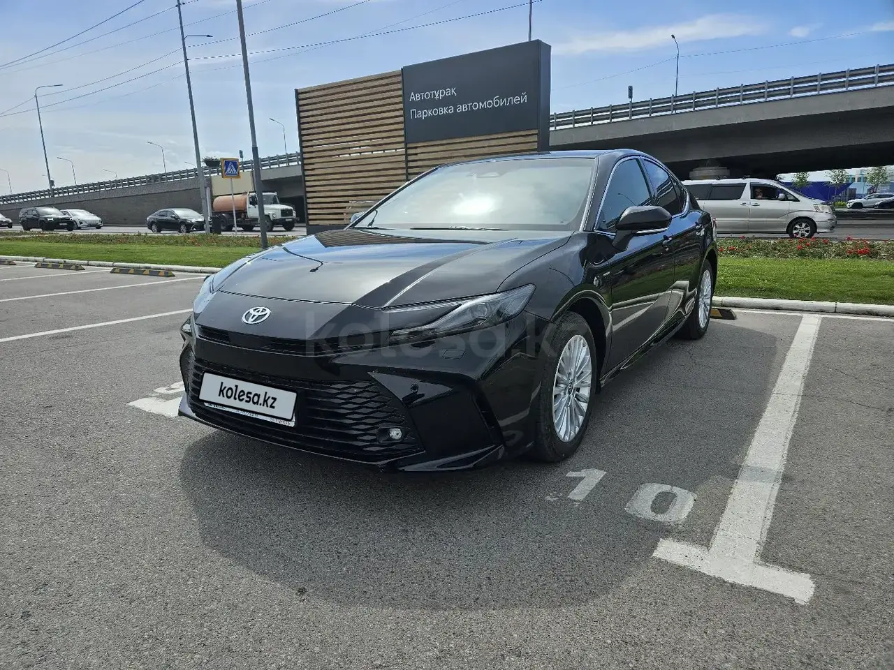 Toyota Camry 2025 — фото 1 из 5