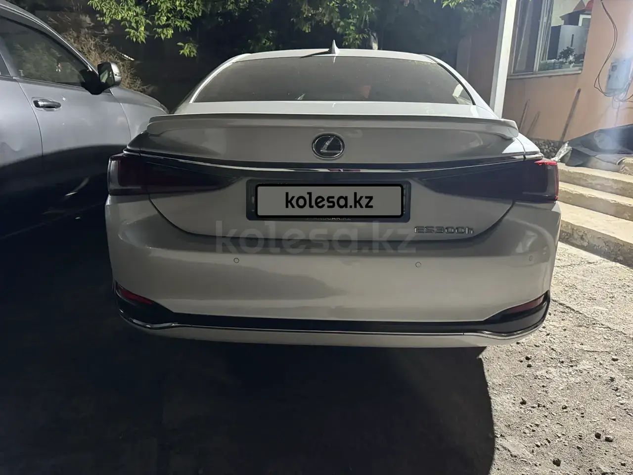 Lexus ES 300h 2025 — фото 1 из 5