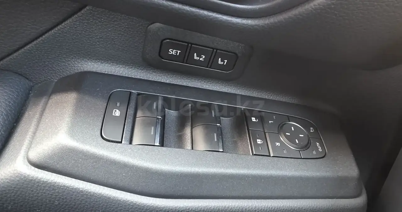 Toyota Land Cruiser Prado 2025 — фото 1 из 5