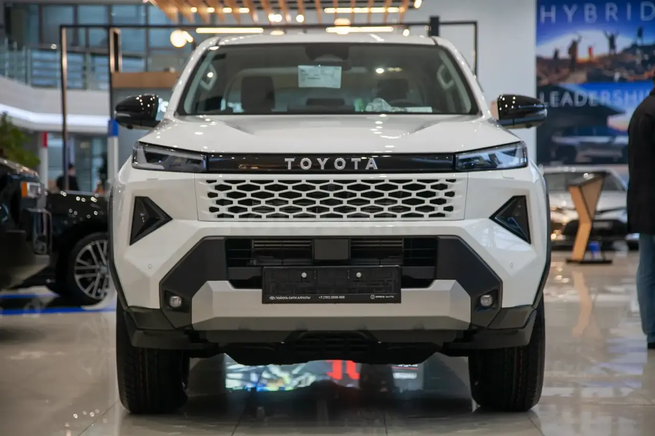 Toyota Hilux 2026 — фото 1 из 5