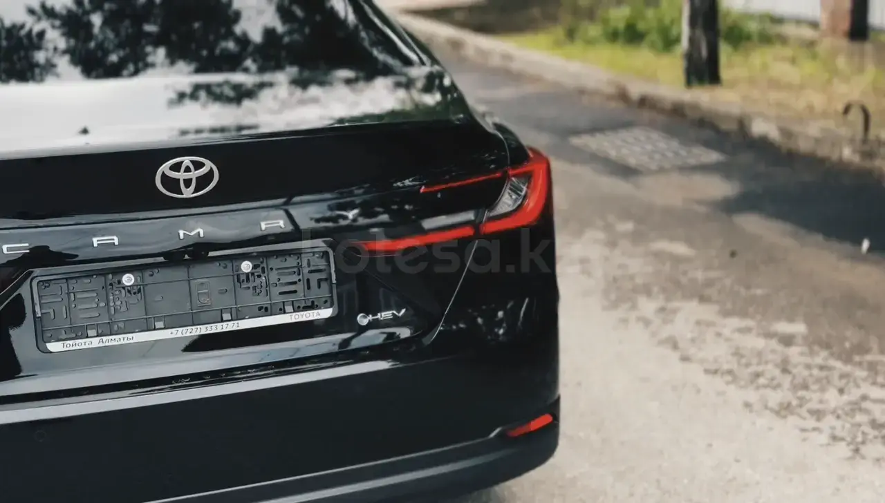 Toyota Camry 2025 — фото 1 из 5