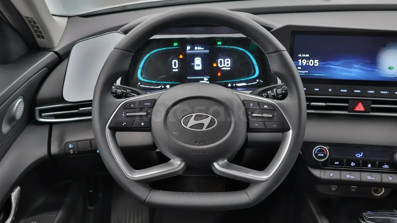 Hyundai Elantra 2025 — фото 1 из 5