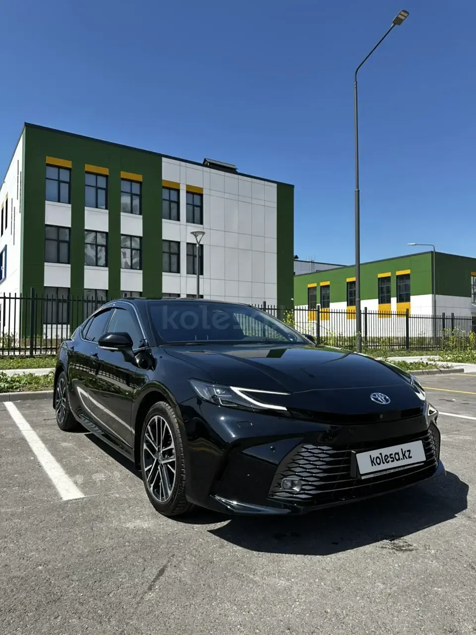 Toyota Camry 2025 — фото 1 из 5