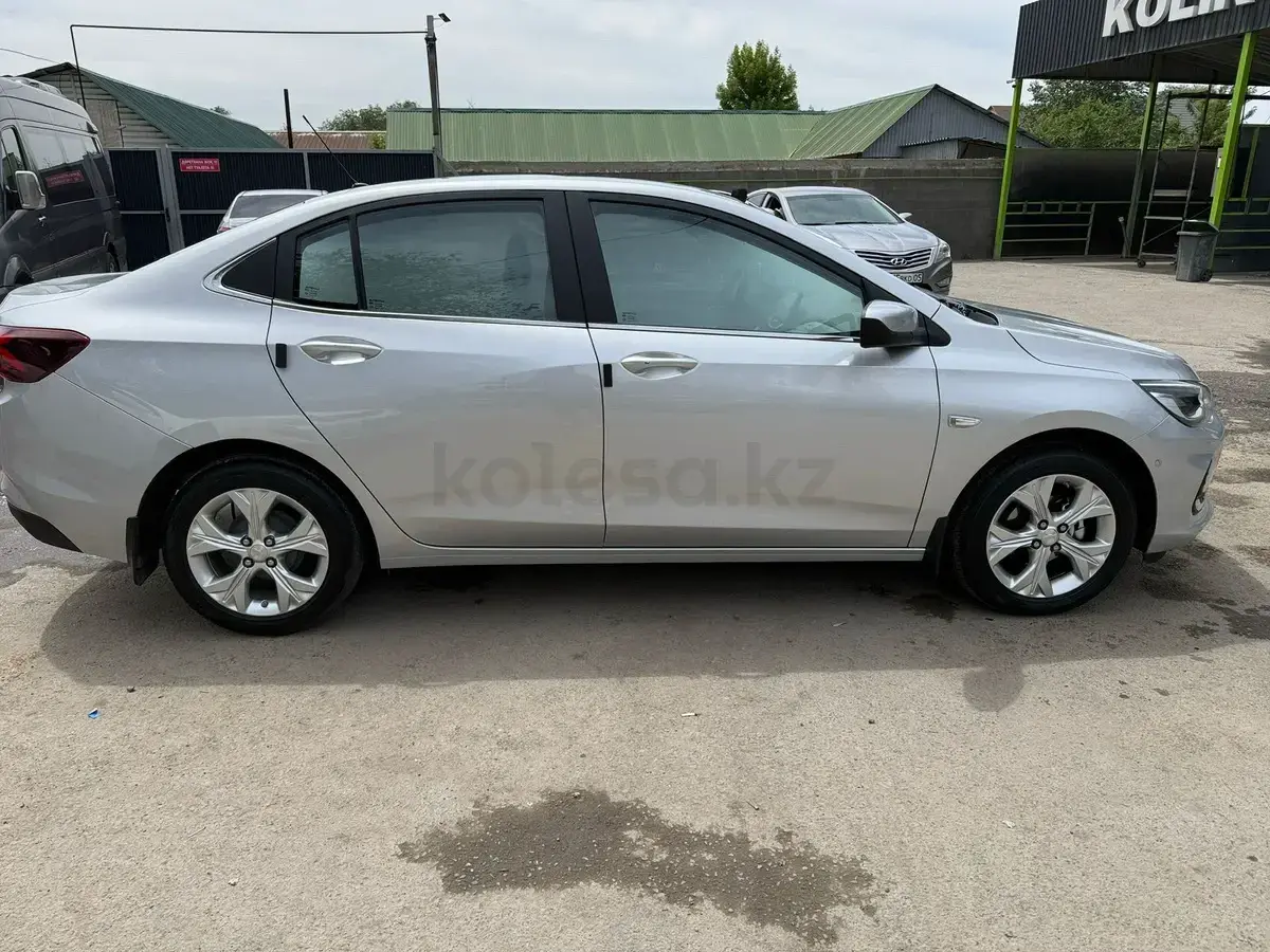 Chevrolet Onix 2025 — фото 1 из 5