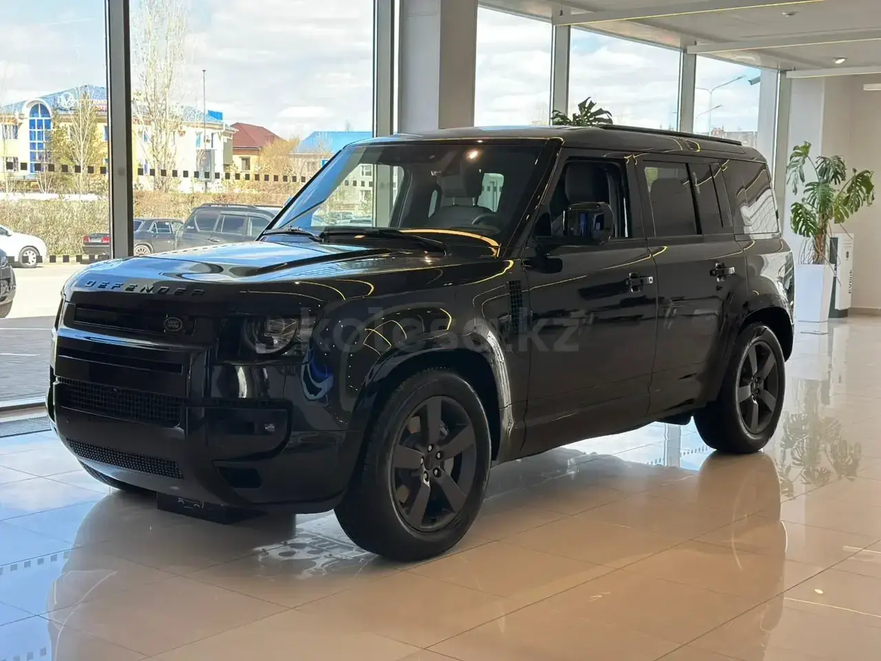 Land Rover Defender 2025 — фото 1 из 5