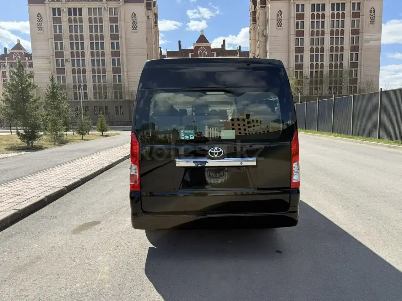 Toyota HiAce 2025 — фото 1 из 5