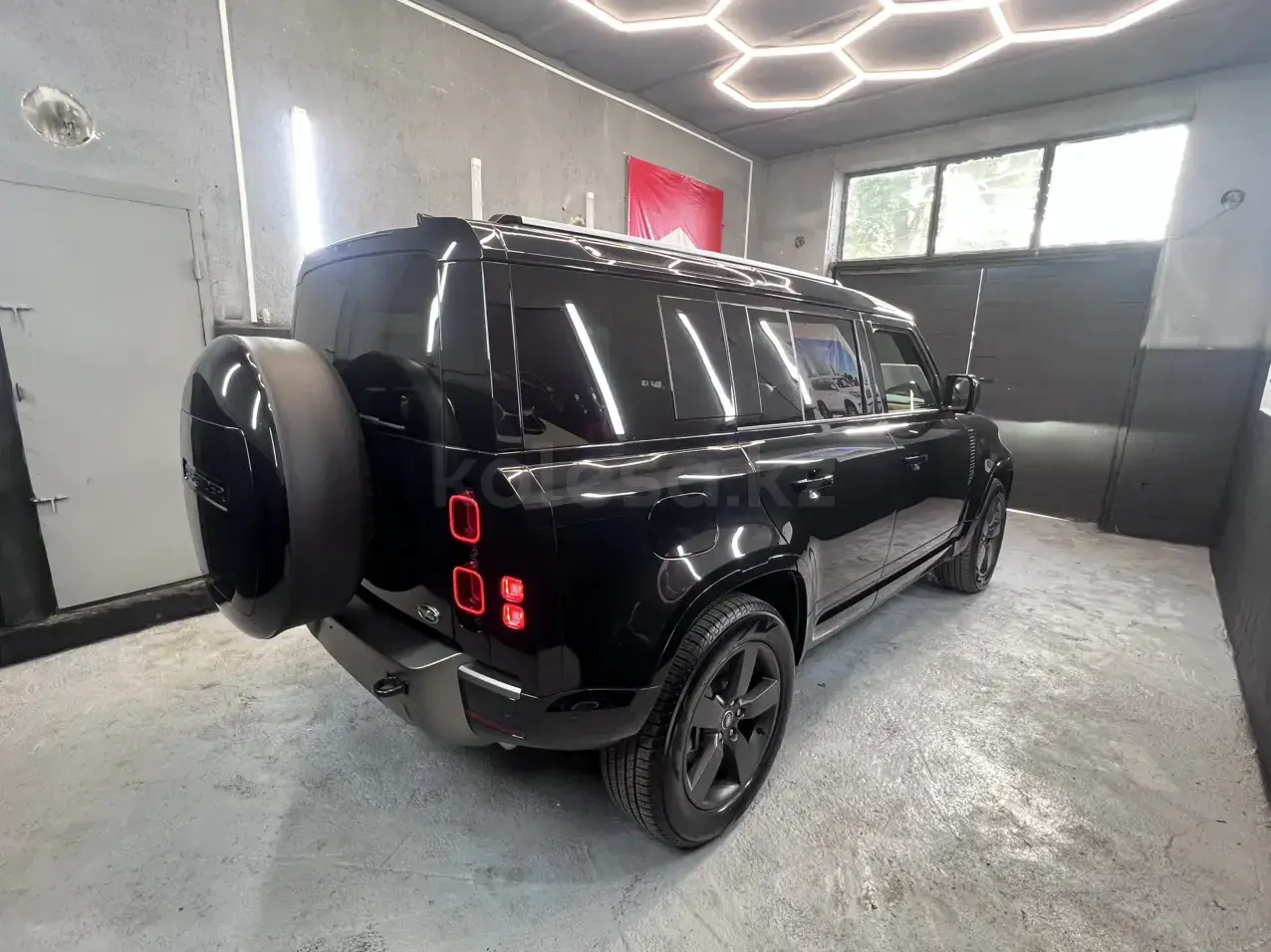 Land Rover Defender 2025 — фото 1 из 5