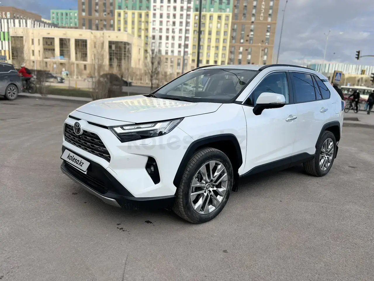 Toyota RAV 4 2025 — фото 1 из 5