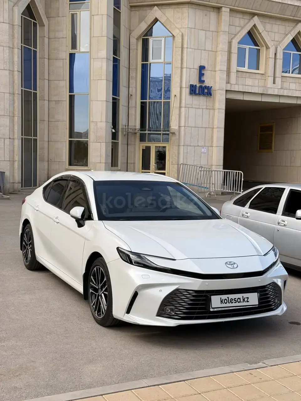 Toyota Camry 2025 — фото 1 из 5