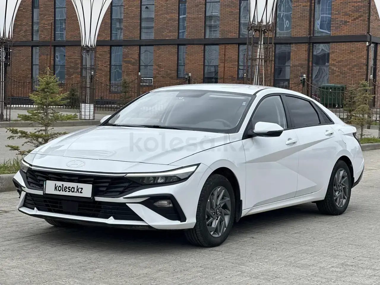 Hyundai Elantra 2025 — фото 1 из 5