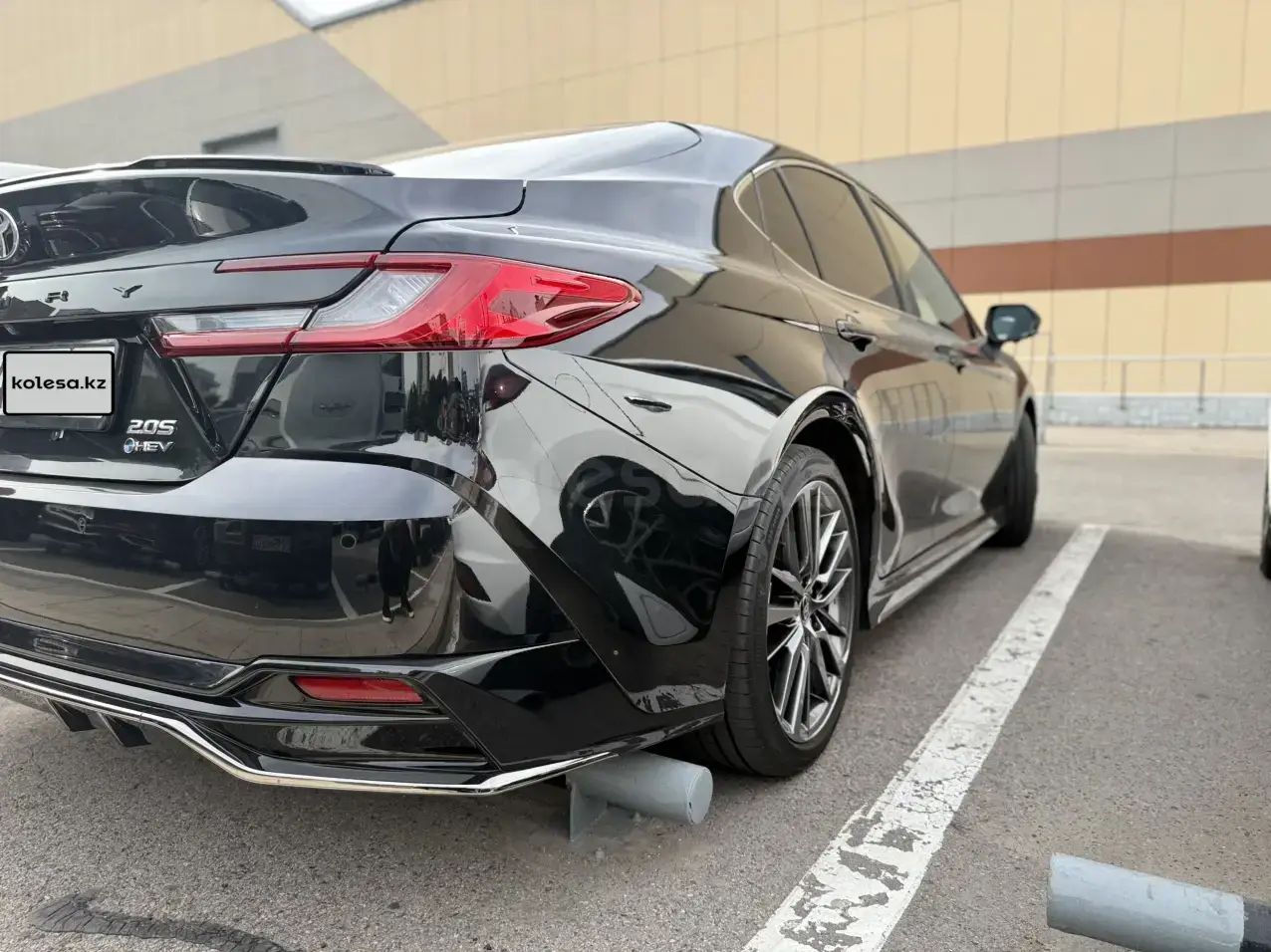 Toyota Camry 2025 — фото 1 из 5