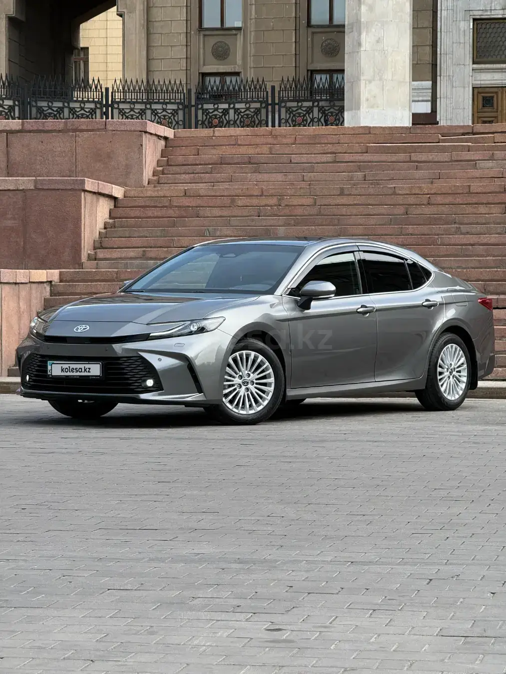 Toyota Camry 2025 — фото 1 из 5