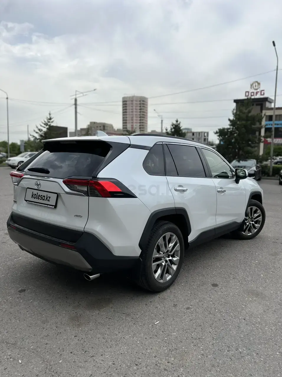 Toyota RAV 4 2025 — фото 1 из 5