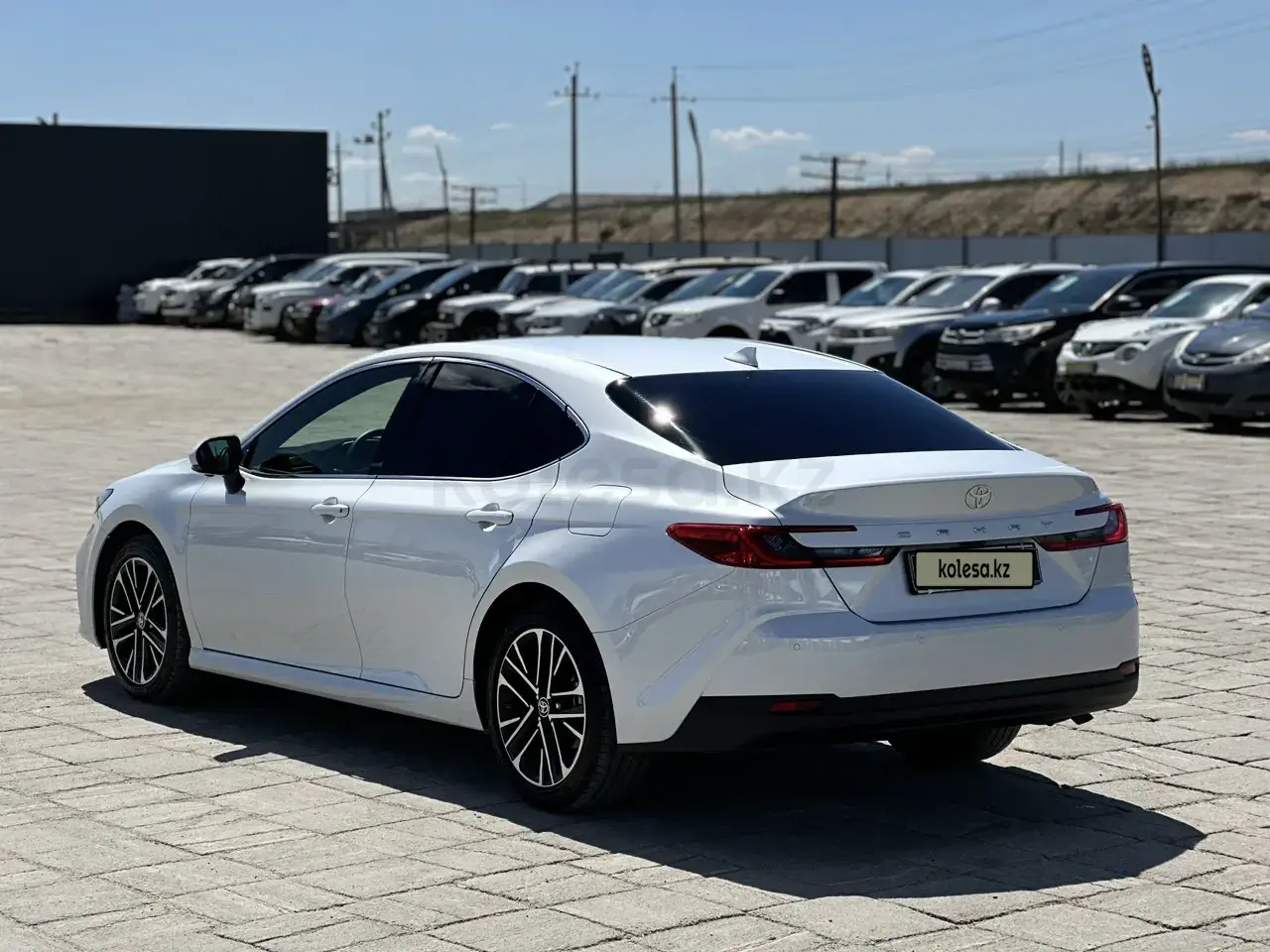 Toyota Camry 2025 — фото 1 из 5