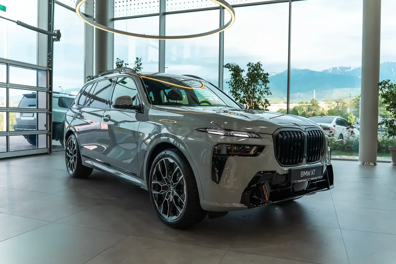 BMW X7 2025 — фото 1 из 5