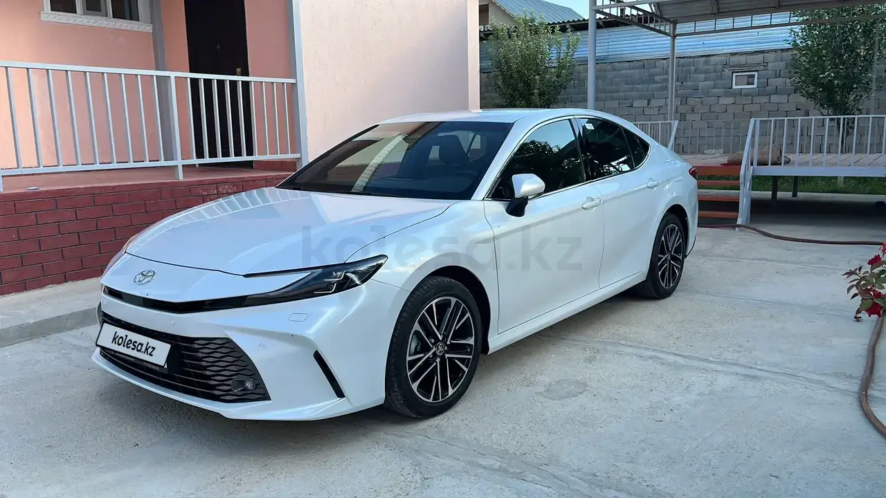 Toyota Camry 2025 — фото 1 из 3