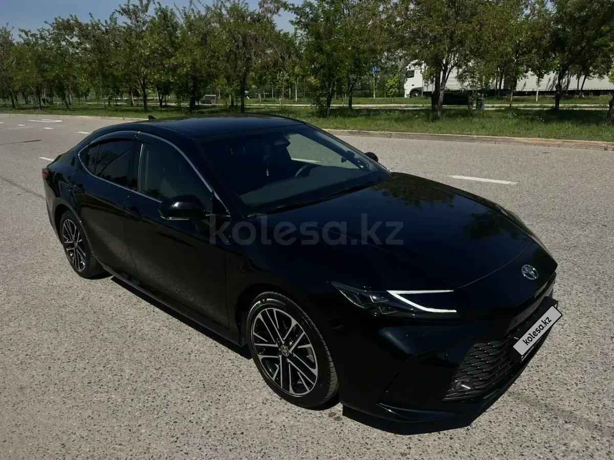 Toyota Camry 2025 — фото 1 из 5