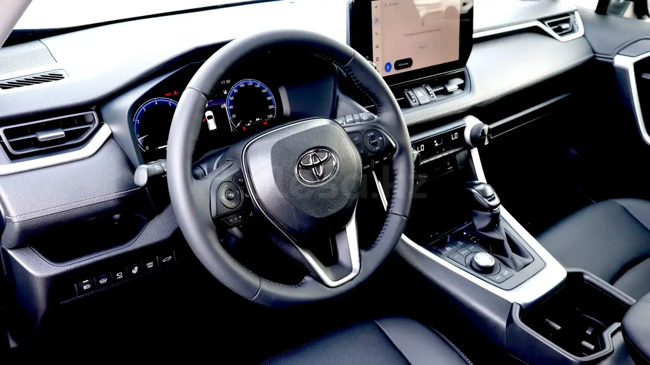Toyota RAV 4 2025 — фото 1 из 5