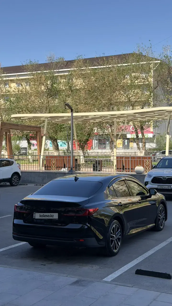 Toyota Camry 2025 — фото 1 из 5