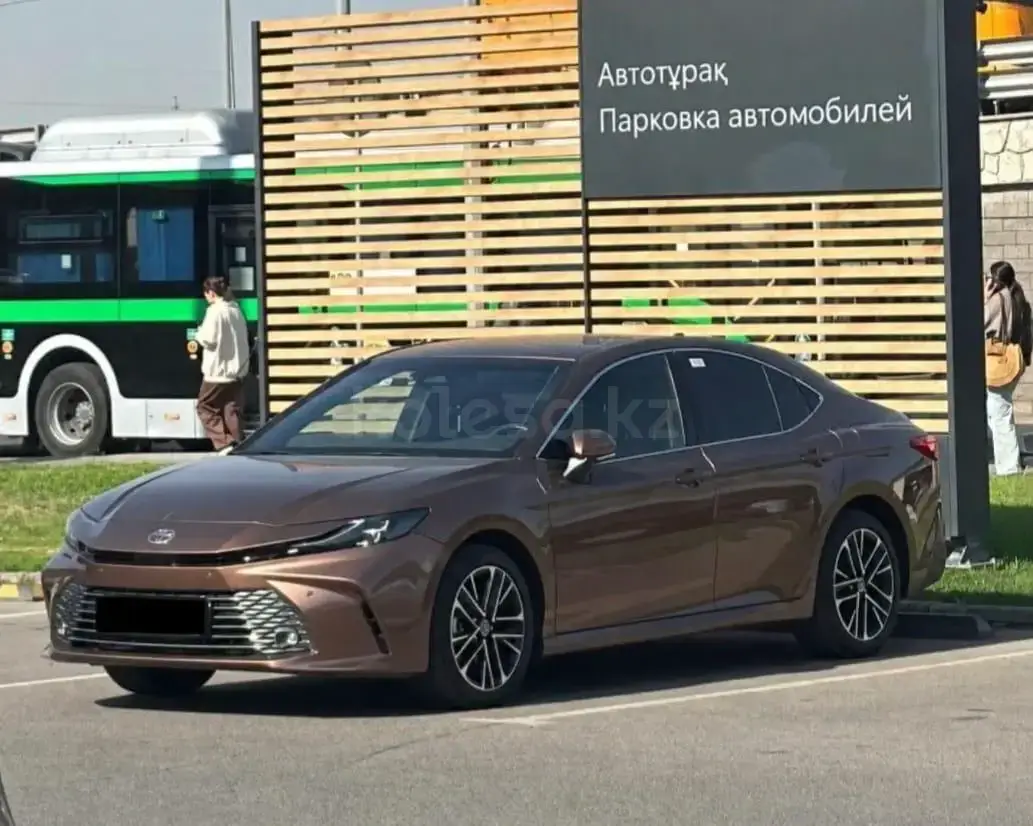 Toyota Camry 2025 — фото 1 из 5