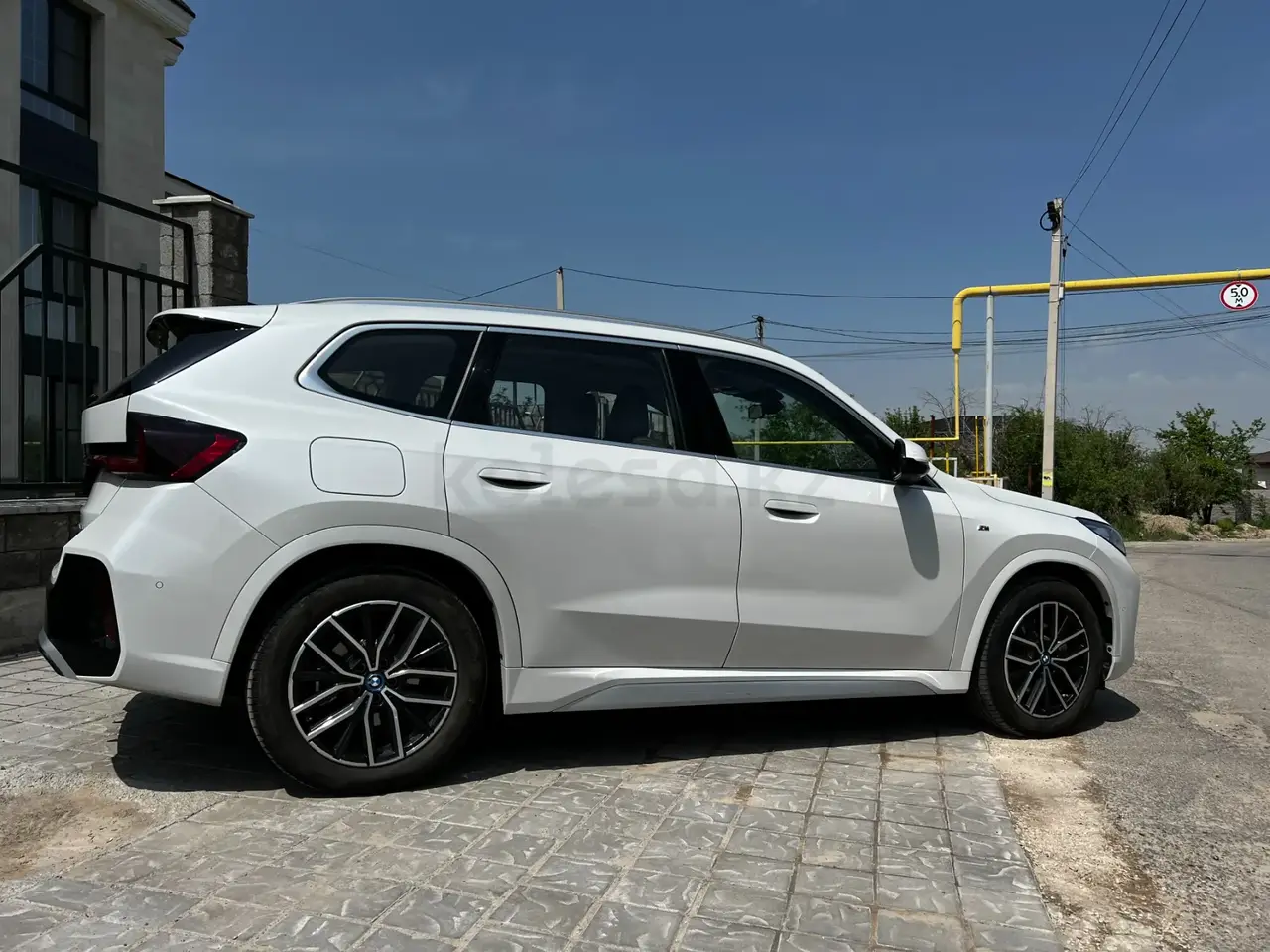 BMW iX1 2025 — фото 1 из 5