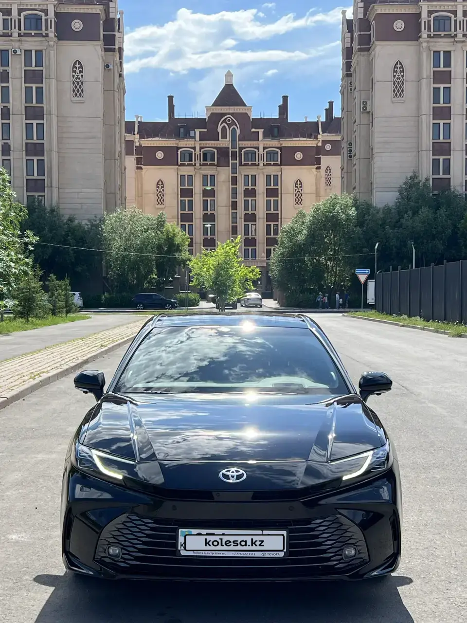 Toyota Camry 2025 — фото 1 из 5
