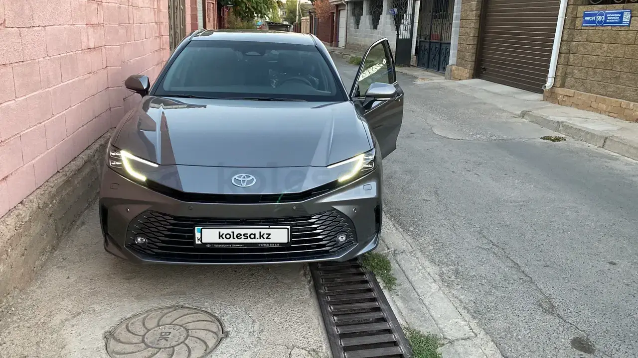 Toyota Camry 2025 — фото 1 из 1