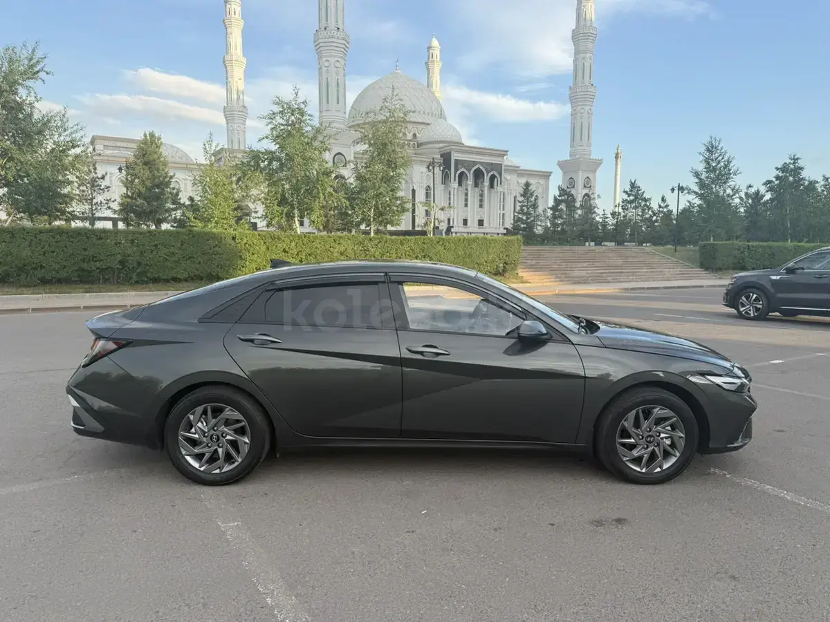 Hyundai Elantra 2025 — фото 1 из 5