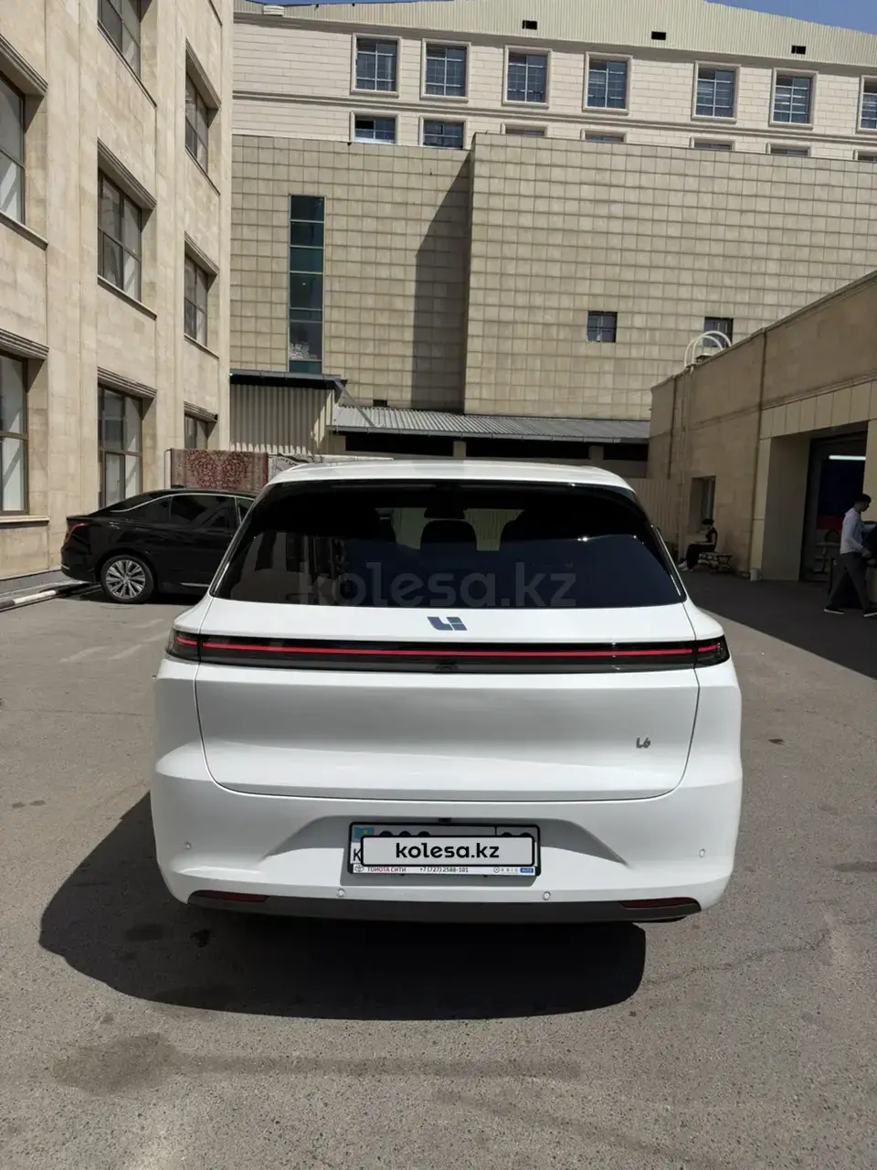 Li Auto L6 2025 — фото 1 из 5